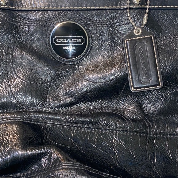 Medium sized coach purse! - Picture 2 of 3